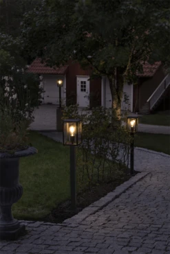 Konstsmide Carpi 230V 1 Lichts Staande Buitenlamp E27, 16x100cm, Transparant Glas, Max 60W -Tuinartikelen Winkel carpi 230v 1 lichts staande buitenlamp e27 16x100cm transparant glas 3