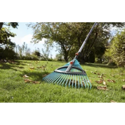 Combisysteem Kunststof Bladhark, Verstelbaar Met Steel - 35cm - Gardena -Tuinartikelen Winkel combisysteem kunststof bladhark verstelbaar met steel 35cm gardena 4 5