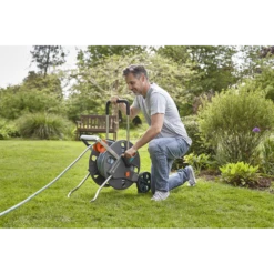 Slangenwagen AquaRoll Easy Set - L - 50m - Gardena 10 Slangenwagen AquaRoll Easy Set - L - 50m - Gardena -Tuinartikelen Winkel slangenwagen aquaroll easy set l 50m gardena 3 7